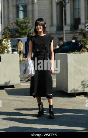Attrice Cinese Xin Zhilei è raffigurato a Parigi durante la settimana della moda di Parigi Autunno Inverno 19/20 in Francia, il 27 febbraio 2019. Borsa: Maison Margiela ** Foto Stock