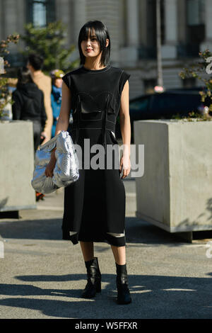 Attrice Cinese Xin Zhilei è raffigurato a Parigi durante la settimana della moda di Parigi Autunno Inverno 19/20 in Francia, il 27 febbraio 2019. Borsa: Maison Margiela ** Foto Stock