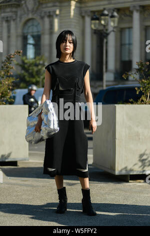 Attrice Cinese Xin Zhilei è raffigurato a Parigi durante la settimana della moda di Parigi Autunno Inverno 19/20 in Francia, il 27 febbraio 2019. Borsa: Maison Margiela ** Foto Stock