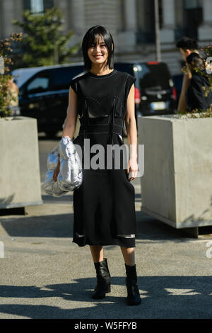 Attrice Cinese Xin Zhilei è raffigurato a Parigi durante la settimana della moda di Parigi Autunno Inverno 19/20 in Francia, il 27 febbraio 2019. Borsa: Maison Margiela ** Foto Stock