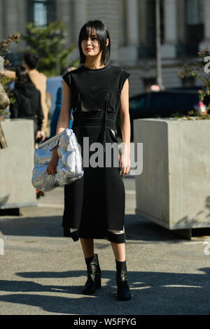 Attrice Cinese Xin Zhilei è raffigurato a Parigi durante la settimana della moda di Parigi Autunno Inverno 19/20 in Francia, il 27 febbraio 2019. Borsa: Maison Margiela ** Foto Stock