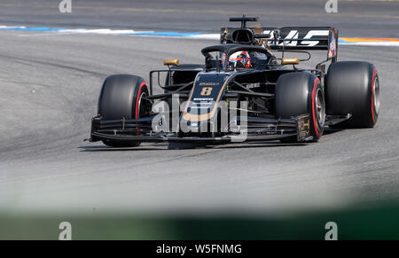 Hockenheim, Germania. 26 Luglio, 2019. Motorsport: il Campionato del Mondo di Formula 1, il Gran Premio di Germania. Romain Grosjean dalla Francia dal Team di energia ricco Haas F1 è la guida nelle seconde libere. Credito: Sebastian Gollnow/dpa/Alamy Live News Foto Stock