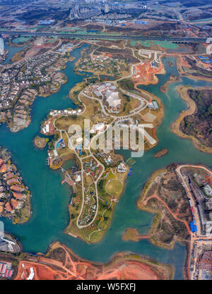 Una veduta aerea di Chengdu Wanhua Luxelakes Eco-City nella città di Chengdu, a sud-ovest della Cina di provincia di Sichuan, 5 marzo 2019. Il Luxelakes Eco-City è un n Foto Stock