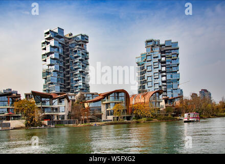 Una vista di Chengdu Wanhua Luxelakes Eco-City nella città di Chengdu, a sud-ovest della Cina di provincia di Sichuan, 5 marzo 2019. Il Luxelakes Eco-City è un nuovo arredo urbano Foto Stock