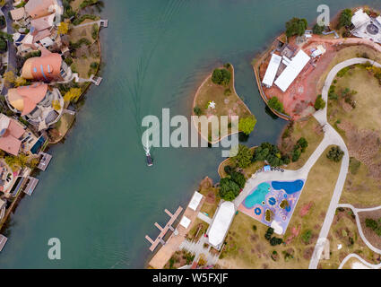 Una veduta aerea di Chengdu Wanhua Luxelakes Eco-City nella città di Chengdu, a sud-ovest della Cina di provincia di Sichuan, 5 marzo 2019. Il Luxelakes Eco-City è un n Foto Stock