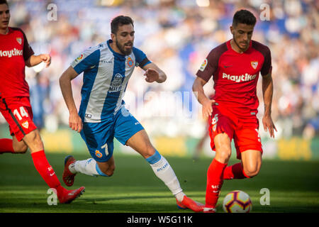 Borja Iglesias del RCD Espanyol, centro sfide Massimiliano Wober, sinistra e Daniel Carrico di Sevilla FC durante il loro 28° round della partita del La Li Foto Stock