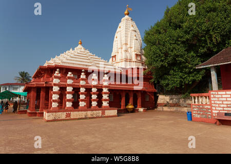 Ganesha tempio a Ganapatipule beach, Ratnagiri, Maharashtra, India. Foto Stock