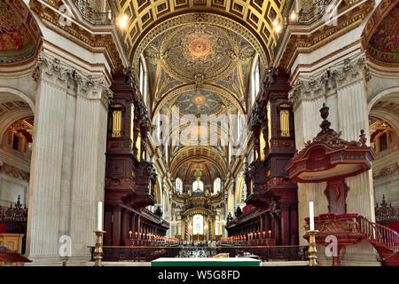 Girato nella Cattedrale di St Paul in estate 2019 Foto Stock