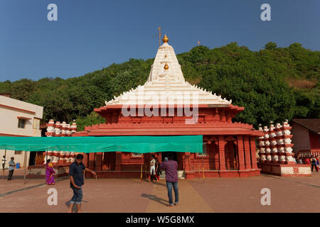 Ganesha tempio a Ganapatipule beach, Ratnagiri, Maharashtra, India. Foto Stock