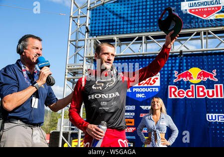 Washougal, WA USA. 27 Luglio, 2019. # 94 Ken Roczen onda per gli appassionati dopo il Lucas Oil Pro Motocross Washougal National 450 campionato di classe a Washougal MX park Washougal, WA Thurman James/CSM/Alamy Live News Foto Stock