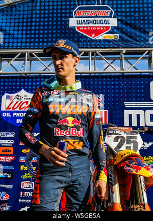 Washougal, WA USA. 27 Luglio, 2019. # 25 Marvin Musqin sul podio dopo il Lucas Oil Pro Motocross Washougal National 450 campionato di classe a Washougal MX park Washougal, WA Thurman James/CSM/Alamy Live News Foto Stock