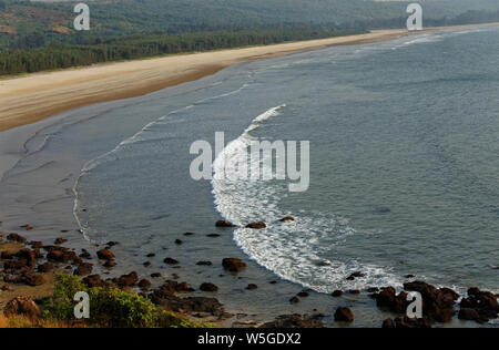 Spiaggia di Ganpatipule parte estesa verso Ratnagiri, Maharashtra, India. Foto Stock