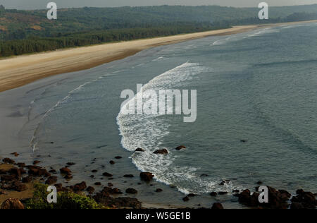 Spiaggia di Ganpatipule parte estesa verso Ratnagiri, Maharashtra, India. Foto Stock