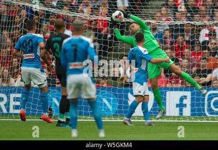 Edimburgo, Scozia - Luglio 28: grande risparmio con il Liverpool portiere Belga, Simon Mignolet,durante il Pre-Season amichevole tra Liverpool FC e SSC Napoli a Murrayfield sulla luglio 28, 2019 a Edimburgo, Scozia. (Foto di MB Media) Foto Stock