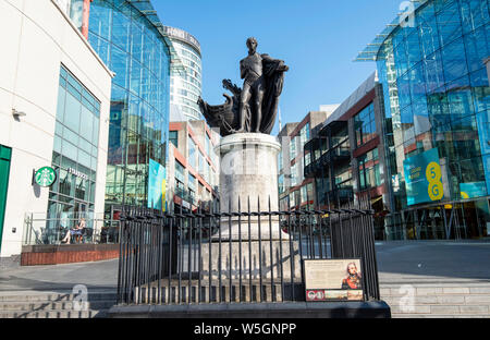 Statua di Nelson a Bullring Shopping Area in Birmingham City, West Midlands England Regno Unito Foto Stock