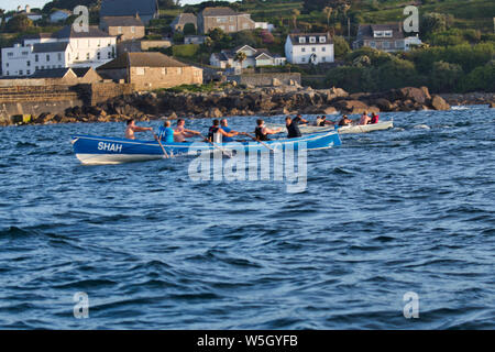 La polvere carrello trofeo, isole Scilly - Uomini Gig pilota Boat Race Foto Stock