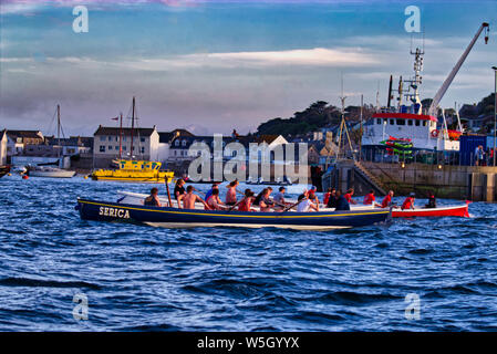 La polvere Carrello Trophy - Isole Scilly venerdì uomini Gig Boat Race Foto Stock