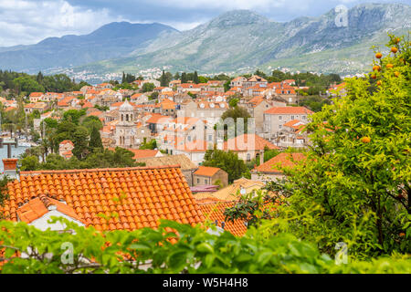 Vista della città dalla posizione elevata, Cavtat sul Mare Adriatico, Cavtat, Riviera di Dubrovnik, Croazia, Europa Foto Stock