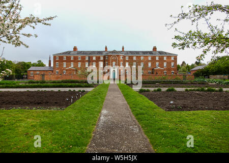 La parte anteriore o la facciata del fabbricato a Southwell, southwell, Nottinghamshire, England, Regno Unito Foto Stock