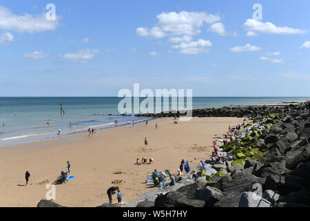 Le rocce di Sheringham lungomare in Norfolk dove un turista è stato salvato su Domenica dopo quasi quattro ore quando la sua gamba rimasti intrappolati come onde lavato sopra la sua testa. Foto Stock