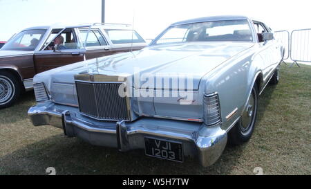 Un 1973 Lincoln Continental MK3 parcheggiato sul display in English Riviera Classic Car Show, Paignton, Devon, Inghilterra. Foto Stock