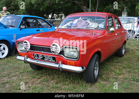 Mk1 Ford Escort parcheggiata sul display in Riviera Classic Car Show, Paignton, Devon, Inghilterra, Regno Unito. Foto Stock