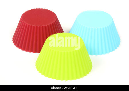 Tortina stampi di silicone isolato su bianco Foto Stock