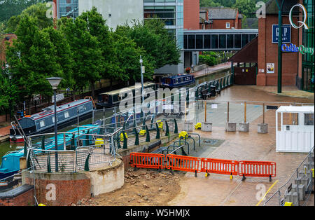 Una vista dell'espansione edilizia del Castello Quay Shopping Centre in Banbury, Oxfordshire, Inghilterra, Regno Unito. 27.07.2019 Foto Stock