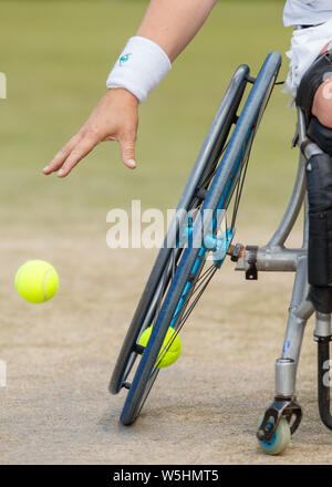 Dettaglio generico del tennis su sedia a rotelle ai campionati , Wimbledon 2019. Tenuto presso Il All England Lawn Tennis Club, Wimbledon. Foto Stock