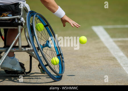 Dettaglio generico del tennis su sedia a rotelle ai campionati , Wimbledon 2019. Tenuto presso Il All England Lawn Tennis Club, Wimbledon. Foto Stock