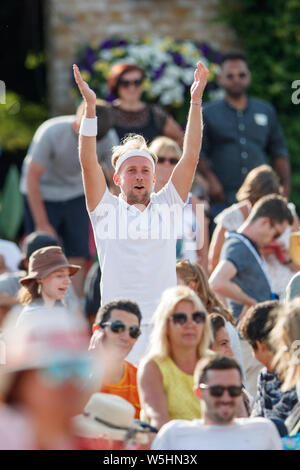 Gli spettatori su Henman Hill Murray tumulo o Aorangi Hill durante i campionati di Wimbledon 2019. Foto Stock