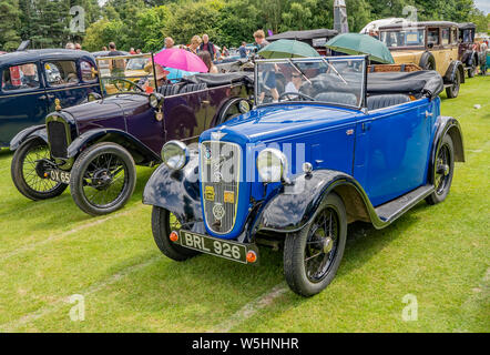 Due Austin sette veterano autovetture affiancate sul display all'annuale classico e vintage car show a Wroxham, Norfolk, Regno Unito Foto Stock