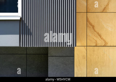 Frammento di La decorazione esterna della facciata di una casa moderna Foto Stock