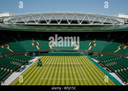 Vista generale del numero 1 Corte presso i campionati di Wimbledon Foto Stock