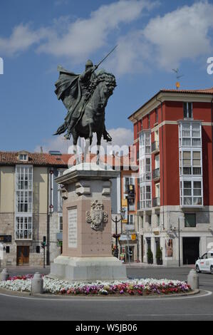 Figura in bronzo del Cid Campeador in Plaza del Cid a Burgos. Agosto 28, 2013. Burgos, Castilla Leon, Spagna. Vacanza natura street photography. Foto Stock