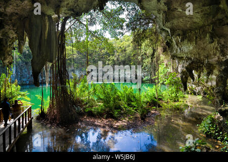 Los Tres Ojos - serie di tre laghi situati nella grotta di pietra calcarea in Santo Domingo, Repubblica Dominicana Foto Stock
