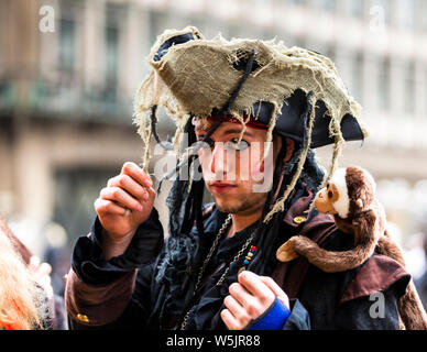 Il capitano pirata Jack Sparrow dei Pirati dei Caraibi al Carnevale di Colonia, in Germania Foto Stock