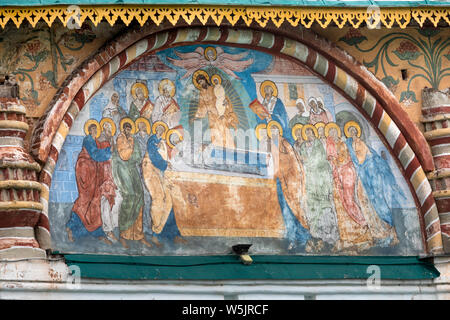 Vista ravvicinata dell'affresco sulla Cattedrale della Resurrezione in Tutaev (ex Romanov-Borisoglebsk), Yaroslavl Regione, Russia Foto Stock