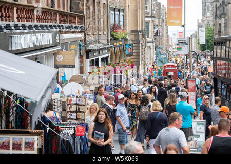 Royal Mile High Street, Tat Tartan, turistiche, shop, Edimburgo Foto Stock