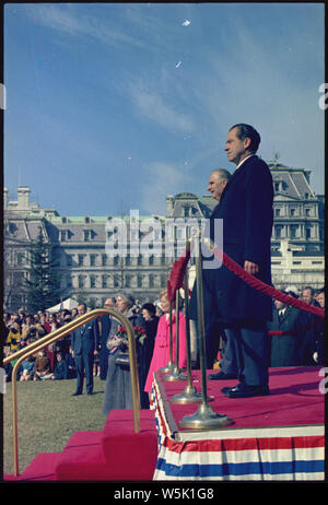 Cerimonia di arrivo per il Presidente Pompidou di Francia; Portata e contenuto: nell'immagine: MDM. Pompidou,la Sig.ra Nixon,Georges Pompidou,Richard M. Nixon. Oggetto: Capi di Stato - Francia. Foto Stock