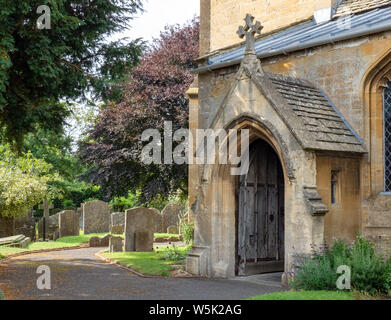 Chiesa di St Leonard nel pittoresco villaggio di Bretforton, Worcestershire, England, Regno Unito Foto Stock