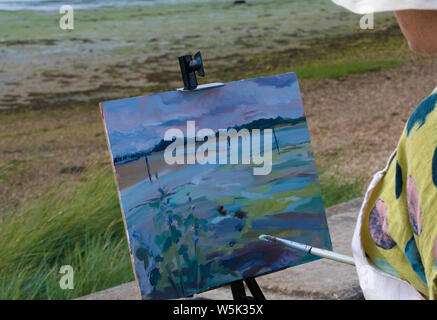 Gruppo dilettante di artisti con un tutor, dipingendo ' EN plein air' nella Marina di Chichester di scene attraverso il Canale del Quay e il Porto di Chichester Foto Stock