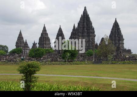 Il tempio di Prambanan vicino a Yogyakarta sull'isola di Java in Indonesia Foto Stock