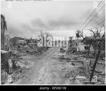 Campagna di bombardamenti. Sud-est asiatico e del Pacifico; Portata e contenuto: le scene del relitto nella città di Garapan, Saipan, Isola. Foto Stock