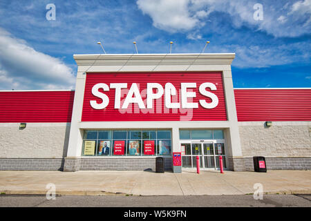 Toronto, Canada-June 19, 2019: punti metallici è privatamente-tenuto compagnia basata in Richmond Hill, Ontario, con una rete di oltre 300 negozi in Canada prov Foto Stock