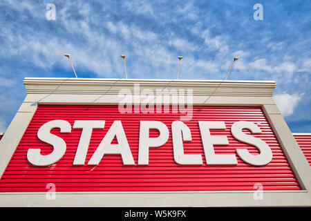 Toronto, Canada-June 19, 2019: punti metallici è privatamente-tenuto compagnia basata in Richmond Hill, Ontario, con una rete di oltre 300 negozi in Canada prov Foto Stock