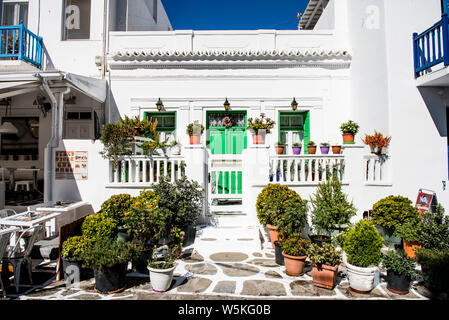 Scene di strada a Mykonos, Grecia Foto Stock