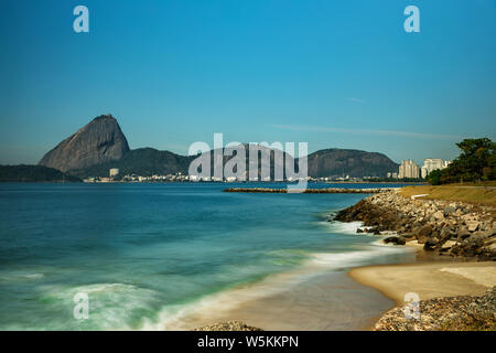 Sugarloaf a Aterro Beach Rio de Janeiro Foto Stock