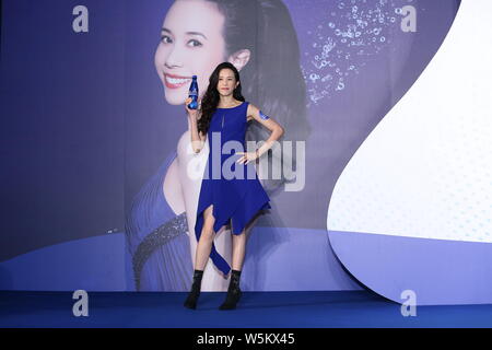 Hong Kong cantante e attrice Karen Mok partecipa ad un evento promozionale per Schweppes in Taipei, Taiwan, 16 aprile 2019. Foto Stock