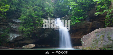 Le cascate Inferiori, Old Man's Cave, Hocking Hills State Park, Ohio Foto Stock